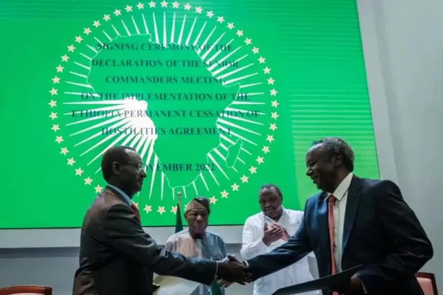 ኢታማዦር ሹም ሰራዊት ምክልኻል ኢትዮጵያን ዋና ኣዛዚ ሓይልታት ትግራይ ጀነራል ታደሰ ወረደን ኣብ ርእሰከተማ ኬንያ ናይሮቢ ኣብ ዝተበፅሐ ስምምዕ