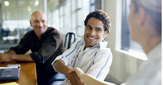 المجاملات غير اللائقة تؤدي إلى مستويات القلق لدى النساء أكثر من الرجال