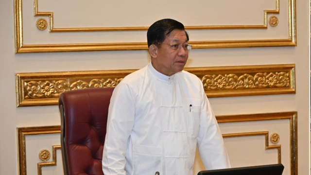 စစ်ခေါင်းဆောင် ဗိုလ်ချုပ်မှူးကြီးမင်းအောင်လှိုင်