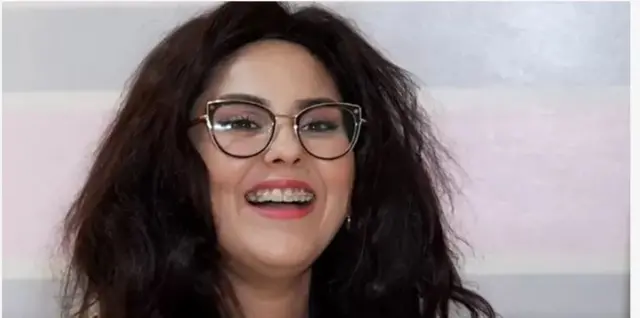 Obinrin to n rẹrin