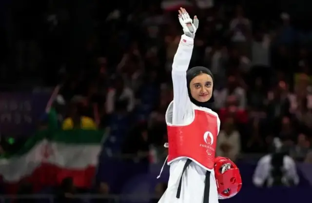 روز گذشته زهرا رحیمی، پاراتکواندوکار زن کاروان پارالمپیک ایران توانست با کسب مدال نقره نخستین حضور ایران روی سکوی پاریس ۲۰۲۴ را رقم بزند