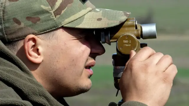 N'aho Uburengero buha Ukraine ibirwanisho vya none, iracagendera cane ku birwanisho vya kera vyo ku butegetsi bw'Abasoviyeti 