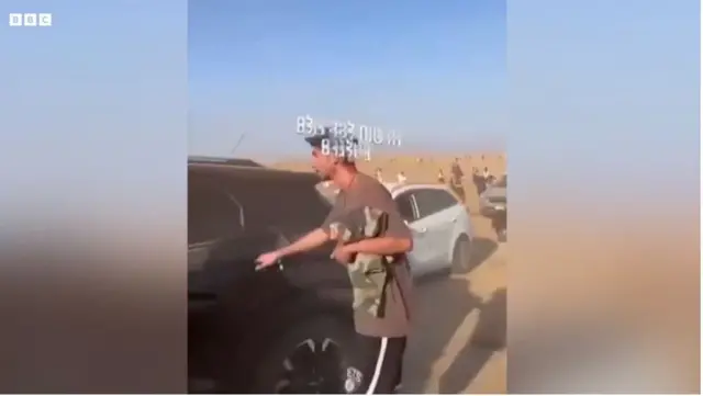 ఇజ్రాయెల్‌లో కాల్పుల శబ్దాలు విన్న తర్వాత పార్టీకి వచ్చిన వారు పరిగెడుతున్న దృశ్యాలు