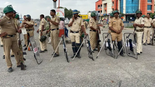 पोलिस कर्मचारी