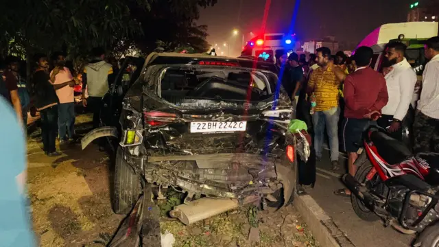 4﻿0 వాహనాలు తన కళ్లముందే దెబ్బతిన్నాయని ఓ కార్ డ్రైవర్ చెప్పారు