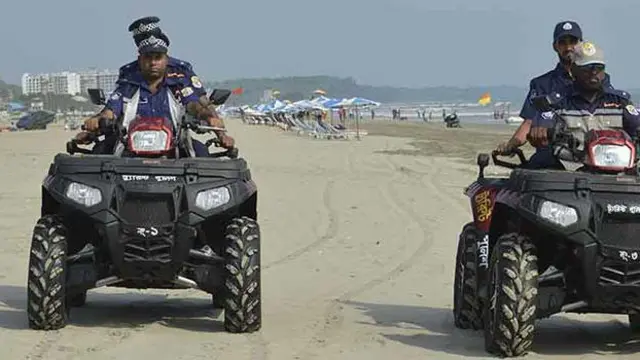কক্সবাজারে ট্যুরিস্ট পুলিশ।