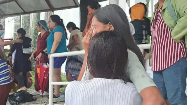 Плачущие люди