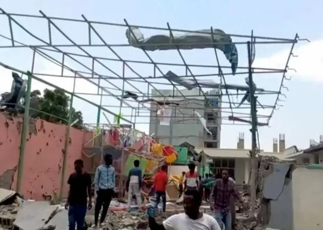 Image d'un jardin d'enfants bombardé.