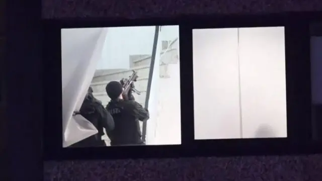 পুলিশের অভিযান।