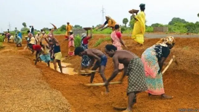 வேலை வாய்ப்புக்கு உத்தரவாதம் அளிக்கும் சட்டம்