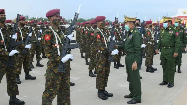 တွဲဖက်စစ်ရေးချုပ် နဲ့ တိုက်ခိုက်ရေးတပ်တွေရဲ့ ထိပ်ပိုင်းနေရာ ၂၀ ကျော် အပြောင်းအလဲလုပ်