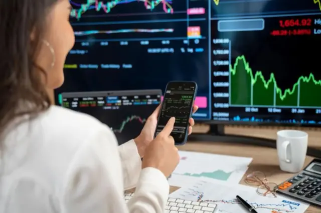 सोशल मीडियावर अनेकदा पेनी स्टॉक खरेदीचा सल्ला दिला जातो. पण तो गुंतवणूकदारांसाठी तोट्याचा ठरू शकतो.