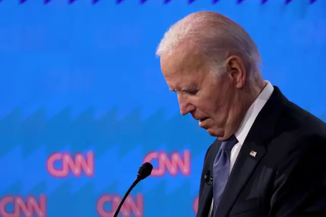 Ông Biden cho biết sẽ không rút lui sau màn tranh luận đáng thất vọng với ông Trump vào hôm 27/6