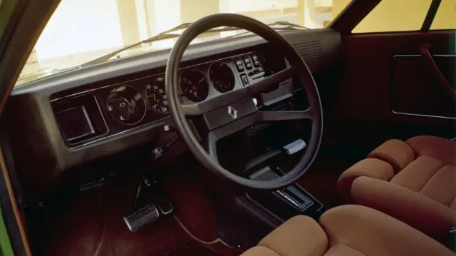 داشبورد رنو ۱۷ کلاسیک