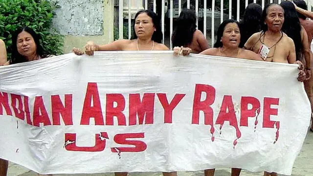 ২০০৪ সালে থাঙজাম মনোরমার হত্যার বিরুদ্ধে নগ্ন হয়ে প্রতিবাদ নারীদের - ফাইল চিত্র