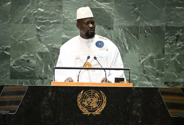 Le président guinéen Mamady Doumbouya s'adresse à la 78e Assemblée générale des Nations Unies au siège de l'ONU à New York, le 21 septembre 2023. 