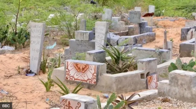 Toddobaaddo ka hor ayay ahayd markii ay soo baxday sheekada la xiriirta in ay dawladda Soomaaliya baabinayso xabaalaha Iskuul Buulisya balse dawladda ayaa taa beenisay.