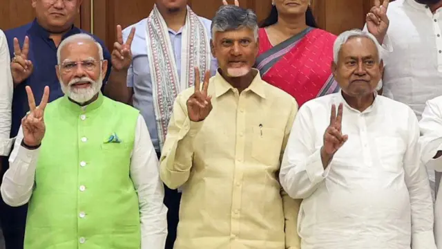 चंद्रबाबू नायडू और नीतीश कुमार के साथ मोदी