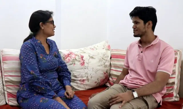 भव्य शहा आणि त्याची आई