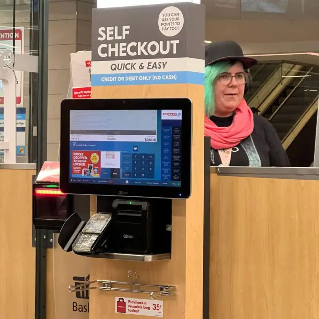 अब सेल्फ़ सर्विस वाली दुकानों यानी ऐसी दुकानों की संख्या बढ़ना भी शॉपलिफ़्टिंग में वृद्धि की एक वजह मानी जा रही है