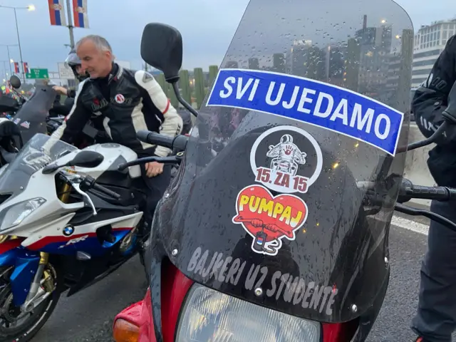 Bajkeri su se pridružili protestu na mostu Gazela u Beogradu