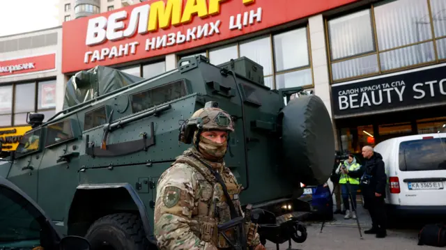 Сотрудник полицейского спецназа во время нападения