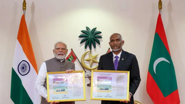 ভারত-মালদ্বীপের কূটনৈতিক সম্পর্কের ৬০ বছর পূর্তি উপলক্ষে বিশেষ ডাকটিকিটের উদ্বোধন।