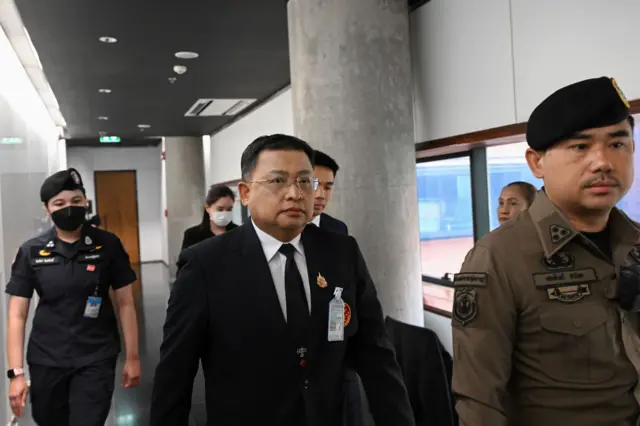 วันนี้ (30 เม.ย.) นายมณเฑียร เจริญผล ผู้ว่าการ สตง. ได้เดินทางไปรัฐสภา เพื่อชี้แจงต่อคณะกรรมาธิการการป้องกันและปราบปรามการทุจริตประพฤติมิชอบ ปมตึกถล่ม