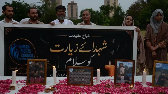 پاکستان ہیومن رائٹس کونسل کے ارکان نے 11 جولائی 2026 کو اسلام آباد کے نیشنل پریس کلب کے باہر ضلع زیارت کے پولیس اہلکاروں کو خراجِ عقیدت پیش کیا اور ان کے اہلِ خانہ سے اظہارِ یکجہتی کیا۔ یہ اقدام صوبہ بلوچستان میں شدت پسندوں کے تین حملوں کے بعد کیا گیا، جن میں فوج کے مطابق 42 شہری اور سکیورٹی اہلکار ہلاک ہوئے تھے۔