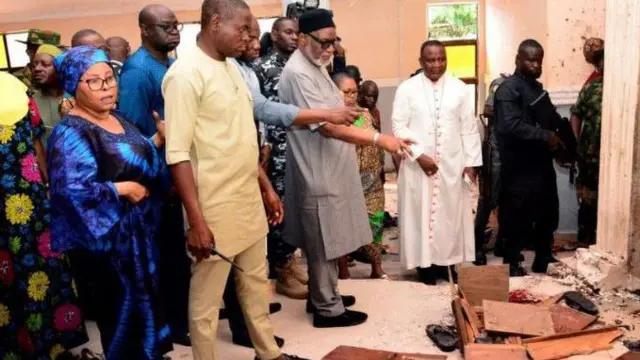 Akeredolu se abẹwo si sọọsi ti agbebọn klu nilu Owo