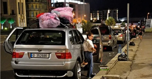 தலைநகர் பெய்ரூட்டில் தங்க இடமின்றி, கார்களில் வசிக்கும் பொதுமக்கள்.