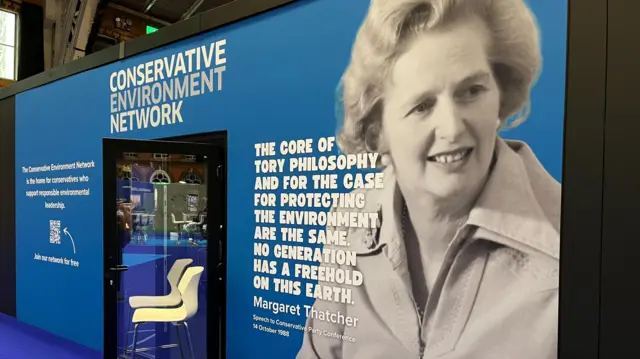 Плакат с портретом Тэтчер