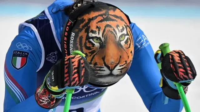 На шоломі італійської гірськолижниці Федеріки Бриньоне мерехтять очі тигра. 