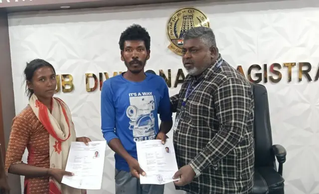 கொத்தடிமைகளாக இருந்து மீட்கப்பட்டவர்கள் 
