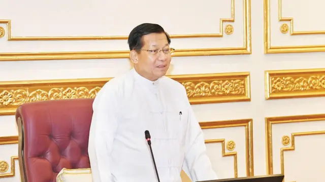 သမ္မတအဖြစ် တာဝန်ထမ်းဆောင်နေတဲ့ ဦးမင်းအောင်လှိုင် 