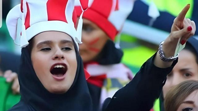 انتشار تصویری از مهناز ذکایی میان تماشاگران پرسپولیس در بازی این تیم مقابل کاشیما آنتلرز ژاپن، موجب کنار گذاشتن او از داربی شد