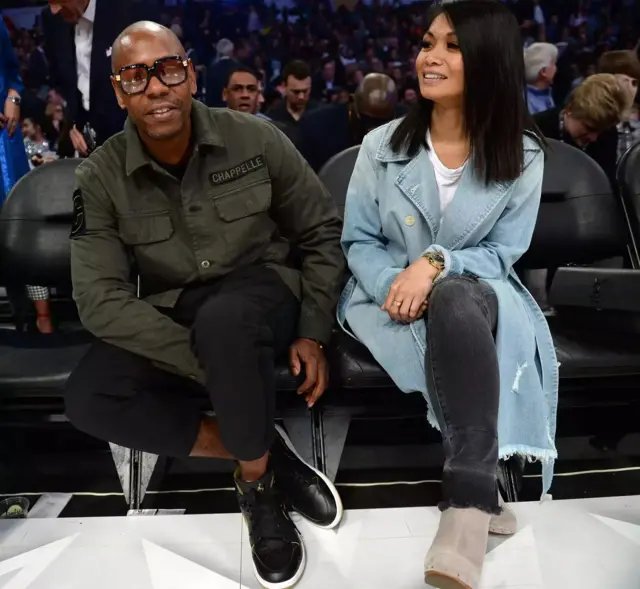 Umugore we Elaine si kenshi agaragara mu bikorwa bigendanye n'akazi k'umugabo we