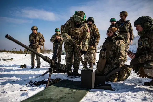 Украинские военные на передовой 