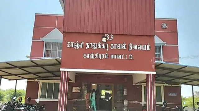 காஞ்சிபுரத்தில் ஐந்து வயது சிறுவனை அடித்துக் கொன்றதாக போக்சோ வழக்கில் 34 வயதான அரசு ஊழியர் ஒருவர் கைது செய்யப்பட்டுள்ளார்.