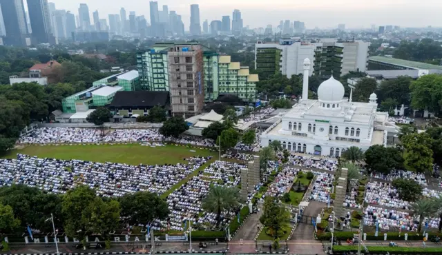  salat Idulfitri di Masjid Al Azhar, Jakarta Selatan, (Sabtu (21/03). 