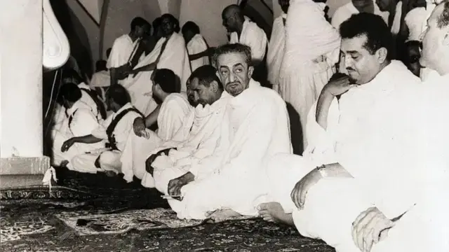 মক্কায় মন্ত্রিসভার সদস্যদের সঙ্গে বাদশাহ ফয়সল