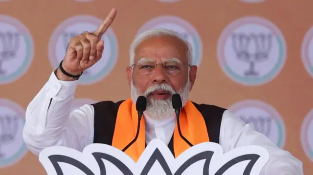 નરેન્દ્ર મોદીએ બનાસકાંઠામાં સભા સંબોધી હતી