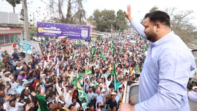 बीते दिनों तेजस्वी यादव की जन विश्वास यात्रा के दौरान भी उनके समर्थन में भारी भीड़ देखी गई थी.