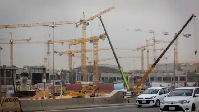 Sanduuqa Maalgashiga Dadweynaha ee Sucuudiga, oo maamulaya 925 bilyan oo doolar oo hanti ah, wuxuu horey u sameyay maalgashiyo badan oo gudaha Mareykanka ah.