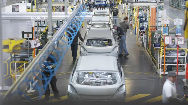 கார்களின் பாதுகாப்பு அம்சங்களில் எதையெல்லாம் முக்கியமாக கவனிக்க வேண்டும்?