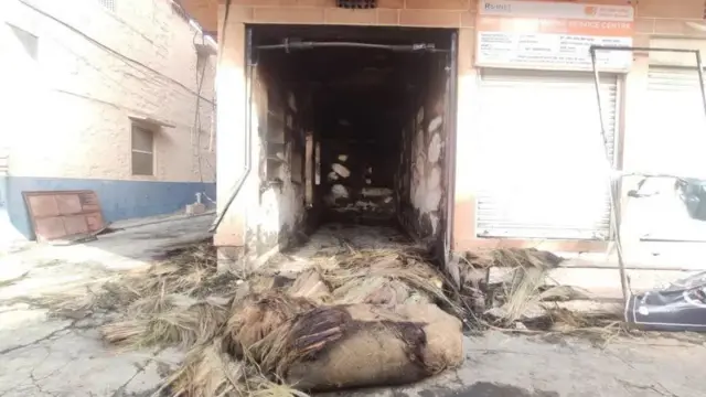 সাম্প্রদায়িক সহিংসতার ঘটনায় বহু মানুষের ক্ষয়ক্ষতি হয়েছে। 