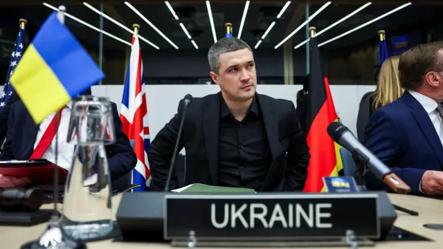 mihailo fedorov u tamnom odelu
