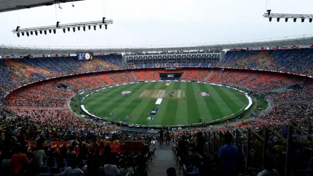 यह तस्वीर 2023 के फ़ाइनल मैच से पहले अहमदाबाद के नरेंद्र मोदी स्टेडियम की है