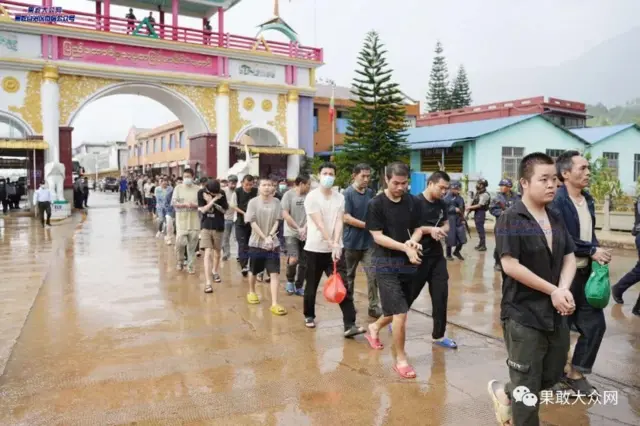 လောက်ကိုင်မြို့က အွန်လိုင်းငွေလိမ်ဂိုဏ်းတွေ နဲ့ ဆက်စပ်သူတွေကို တရုတ်ဘက်ကို လွှဲပေး