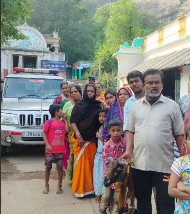 கடந்த டிசம்பர் மாதம் ராஜபாளையத்தைச் சேர்ந்த அபுதாஹிர் என்பவர் தர்காவில் நேர்த்திக்கடன் செலுத்துவதற்காக ஆடு, கோழிகளுடன் மலையேற முயன்றார்.